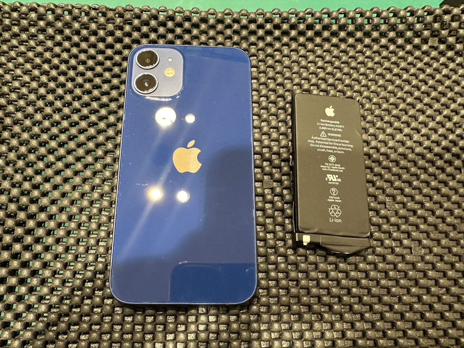 【田町よりご来店】AQUOS Rのバッテリー交換修理をご依頼いただきました！